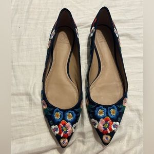 Tory Burch flats 9.5 floral embroidered design